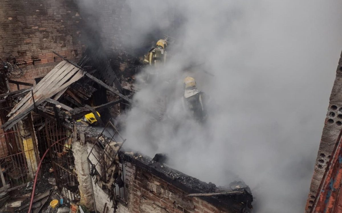 Homem morre em incêndio que destruiu recicladora em Caxias do Sul