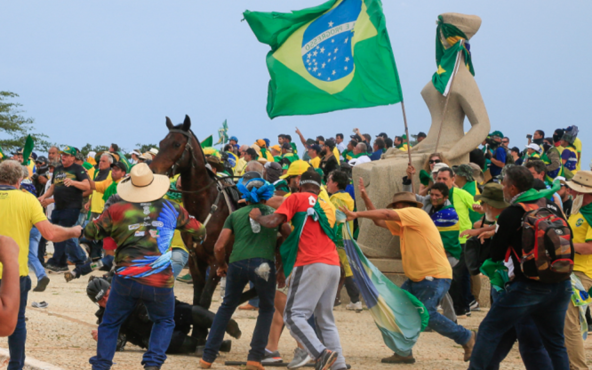 CCJ do Senado aprova projeto que reduz penas de Bolsonaro e condenados por atos golpistas