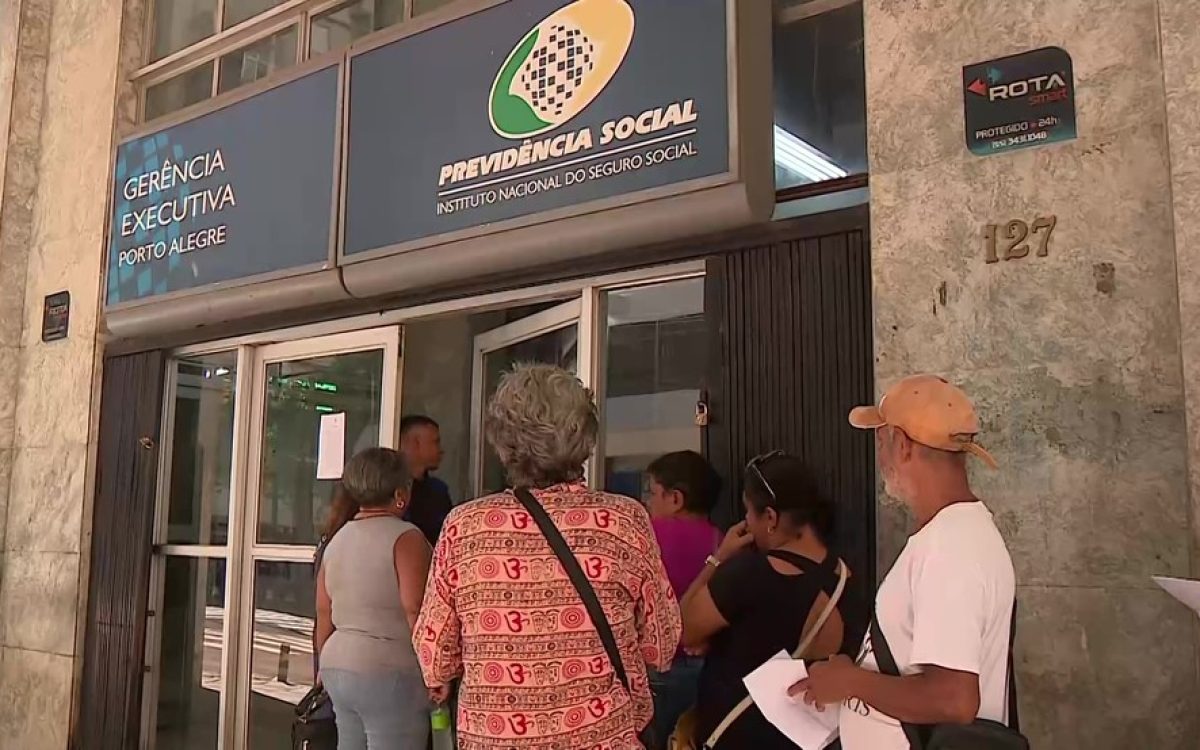 Falha no sistema do INSS paralisa atendimentos, gera tumulto e termina com ação da BM em Porto Alegre